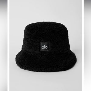 Alo foxy Sherpa bucket hat